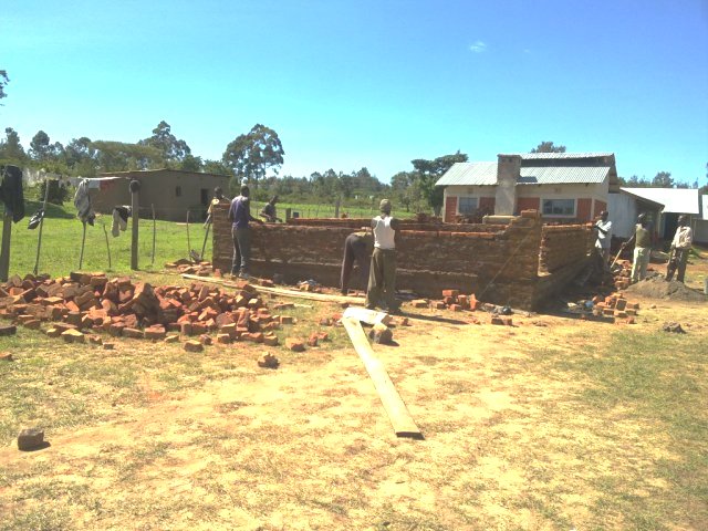 Starting to build the walls of the first building of the James Murray Children�s Home in Kenya