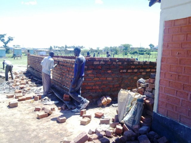 Starting to build the walls of the first building of the James Murray Children�s Home in Kenya