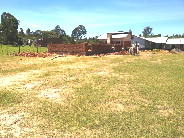 Starting to build the walls of the first building of the James Murray Children�s Home in Kenya